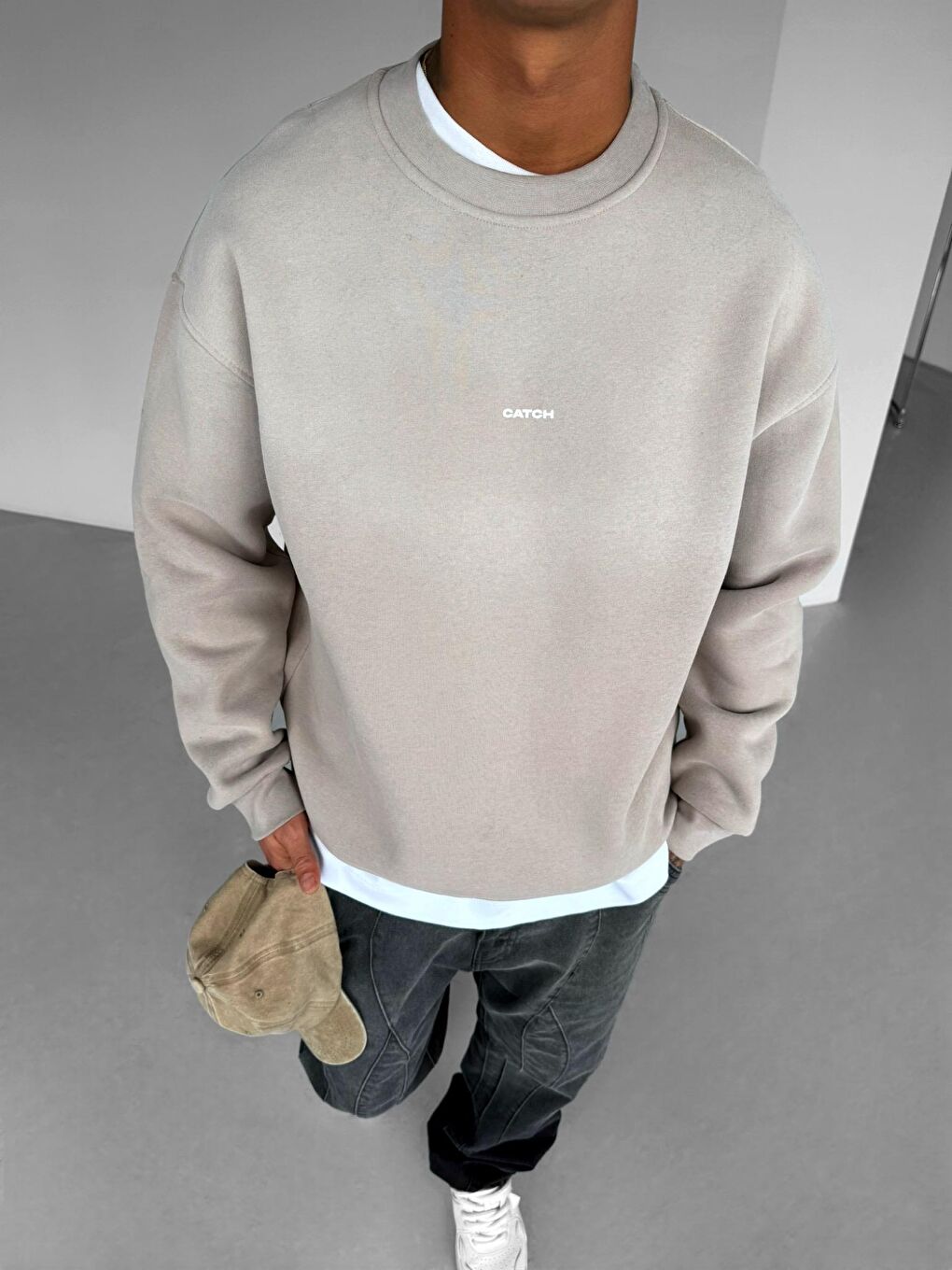 Bej Erkek Rahat Kalıp Baskılı Yuvarlak Yaka Sweatshirt Taş