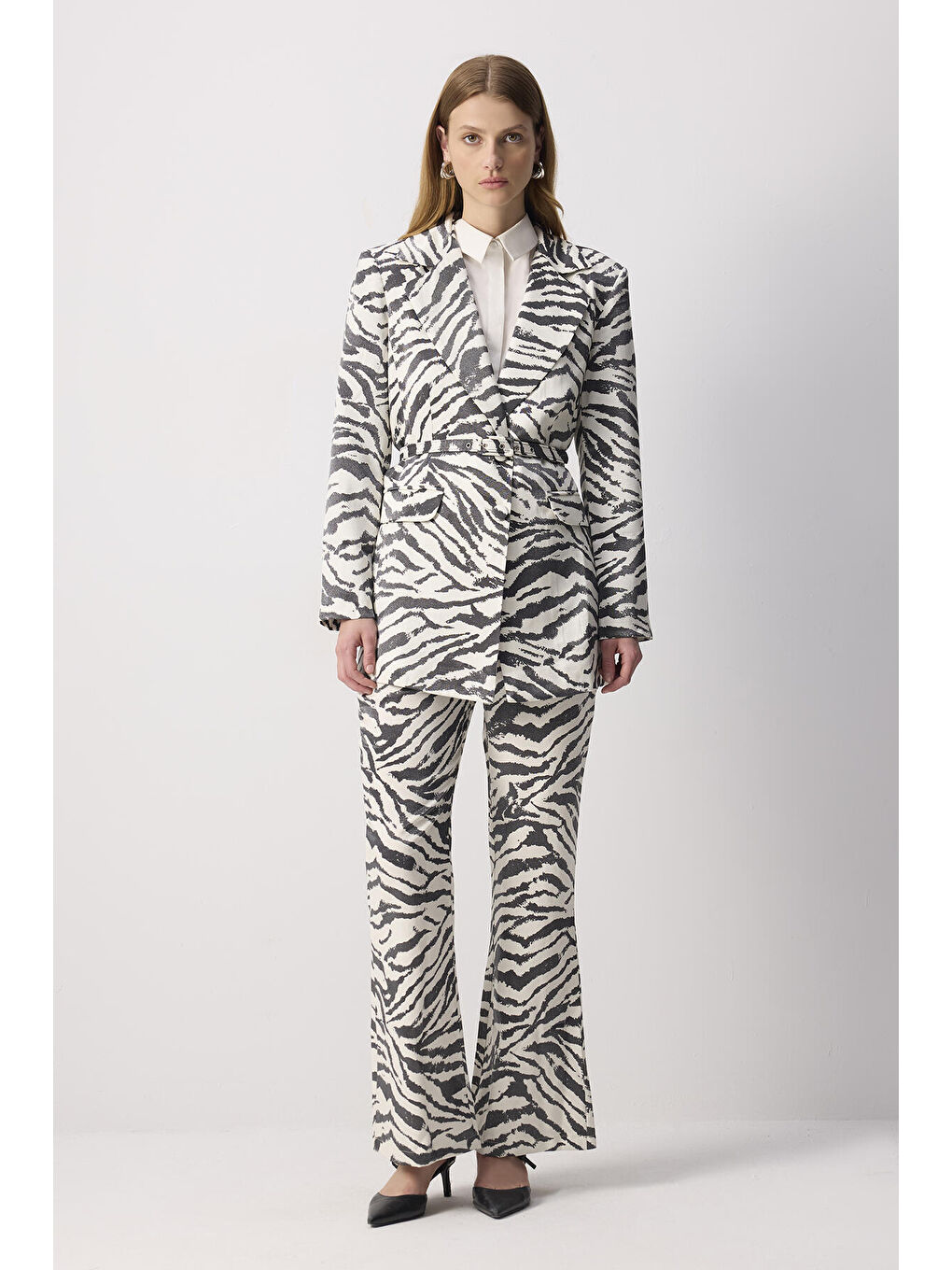 Siyah Desenli Kemer Detaylı Ceket Pantolon Takım