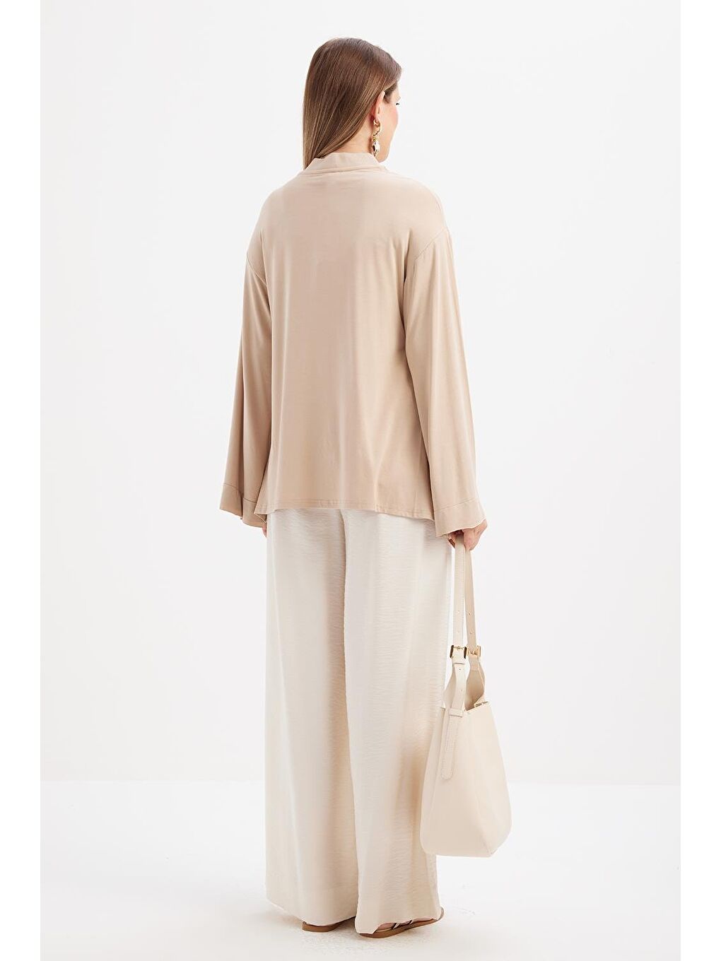 Bej-Yandan Yırtmaçlı Bağlama Detaylı Elastanlı Modal Tunik-2