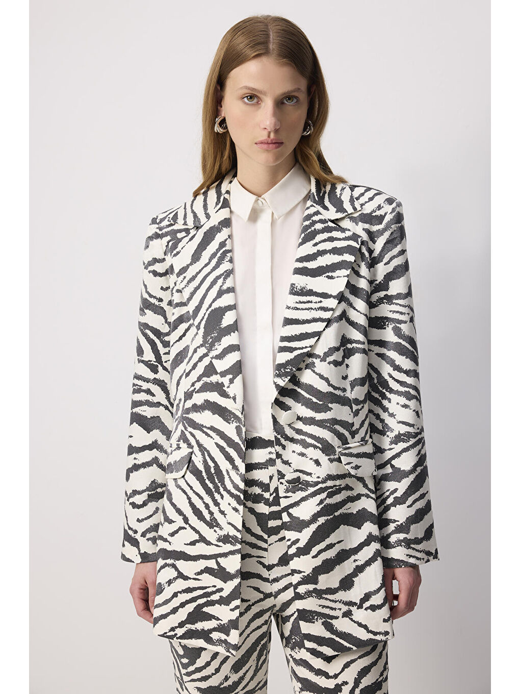 Siyah Desenli Kemer Detaylı Ceket Pantolon Takım-1