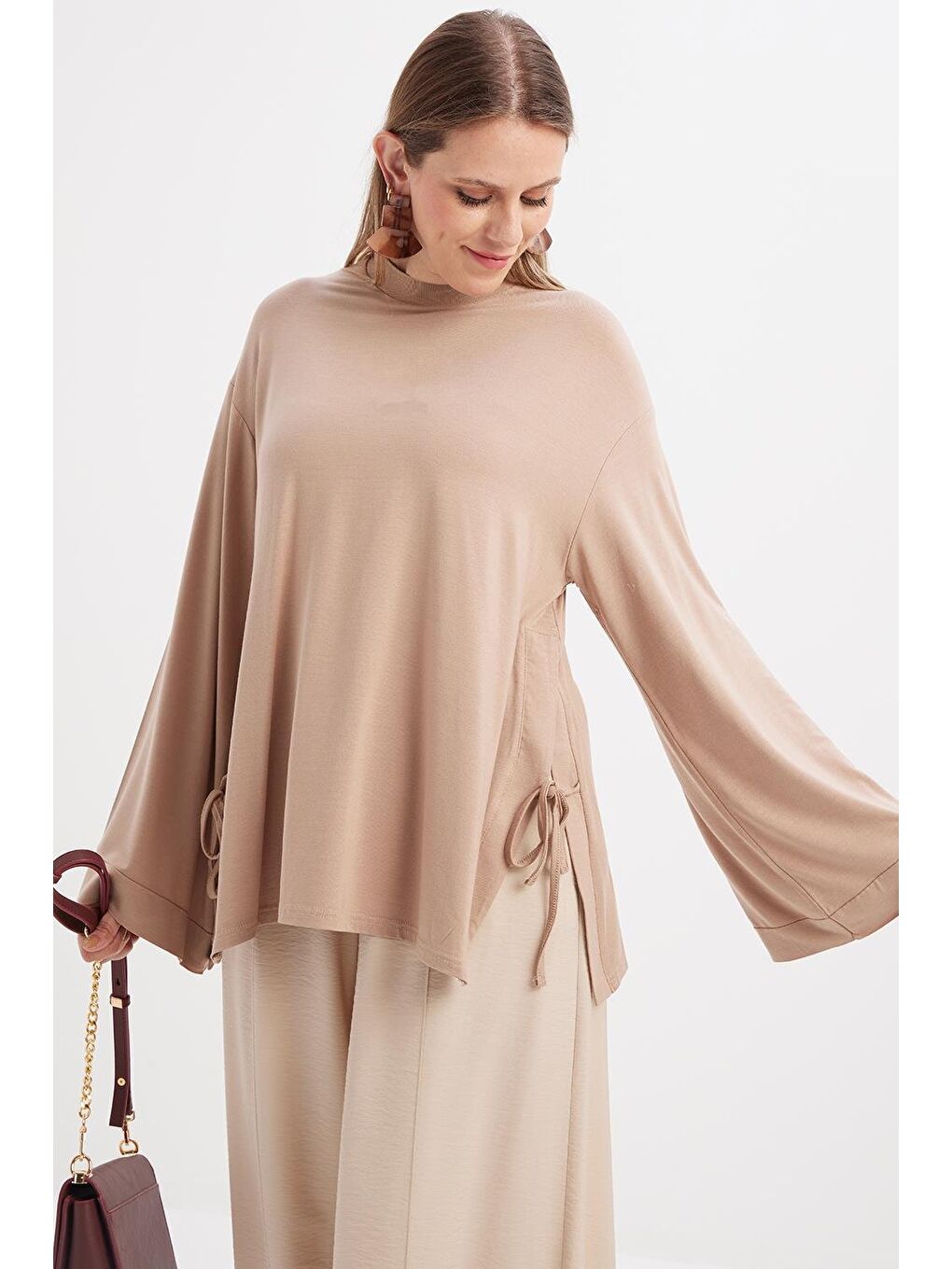 Bej Vizon-Yandan Yırtmaçlı Bağlama Detaylı Elastanlı Modal Tunik-3