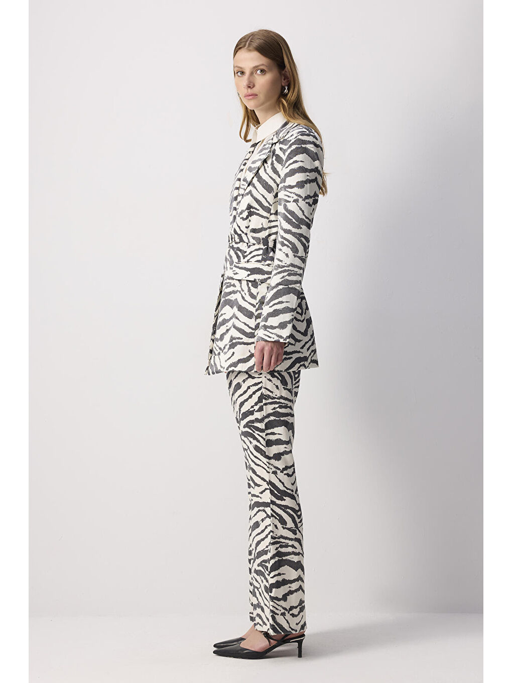 Siyah Desenli Kemer Detaylı Ceket Pantolon Takım-2