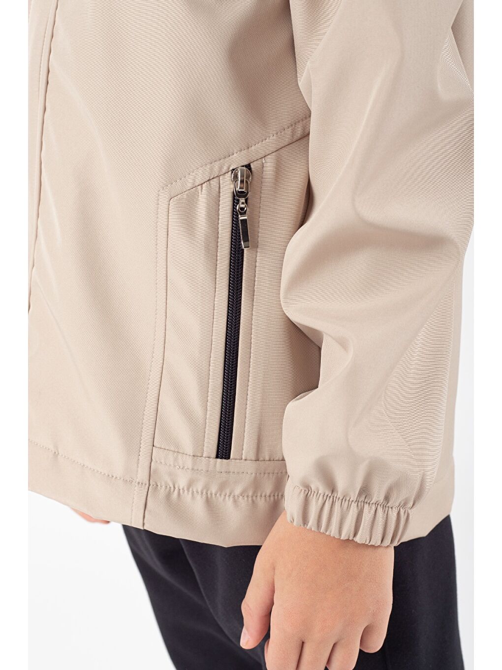 Bej Erkek Çocuk Mevsimlik Su İtici Çıtçıt Kapamalı Cepli Yağmurluk M00753-1