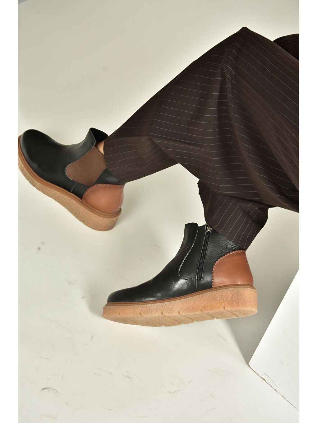 Siyah Kadın Bot V555115103-3