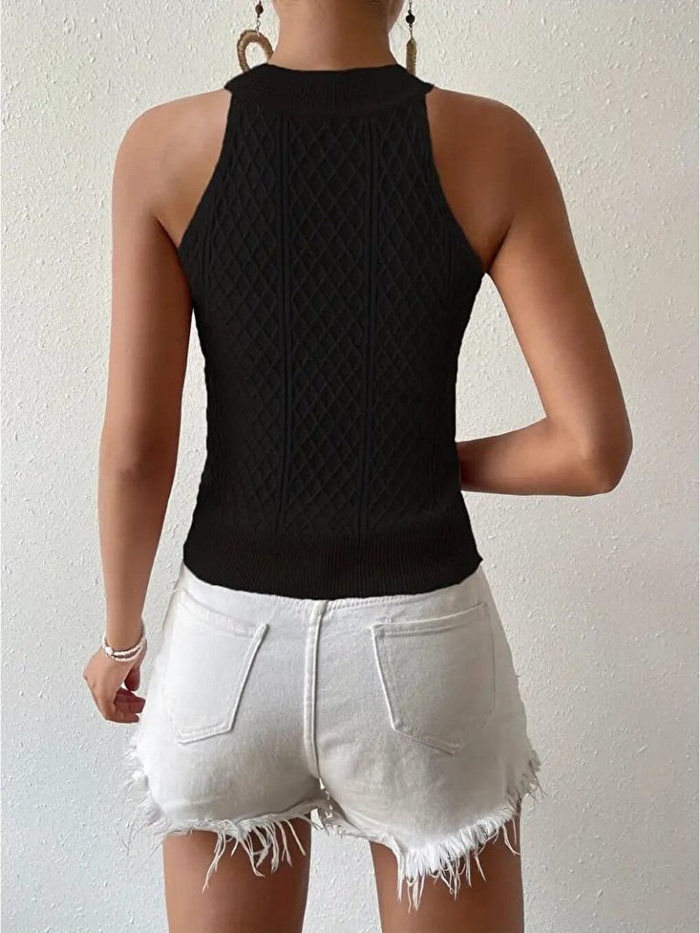 Siyah Kadın Kolsuz Halter Yaka Mini Baklava Desenli Triko Bluz-5