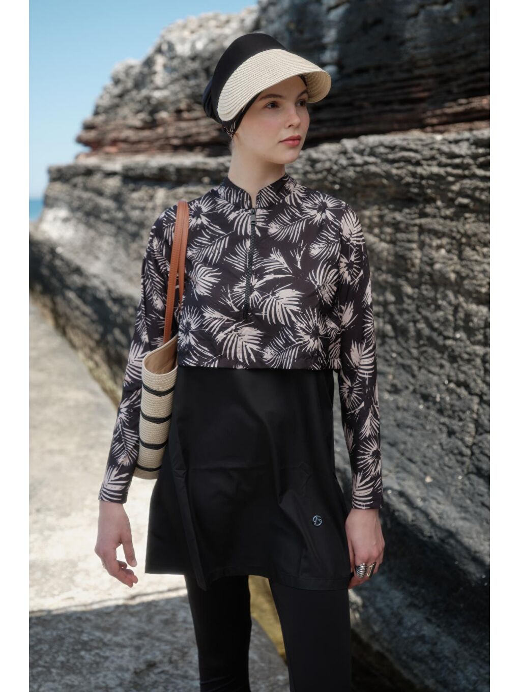 Modern Desen Detaylı Tam Kapalı Tesettür Mayo 4111 Siyah/Çiçekli