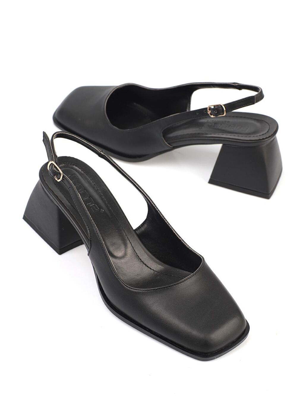 Siyah Küt Burunlu Kalın Topuklu Arkası Açık Kadın Ayakkabı-3