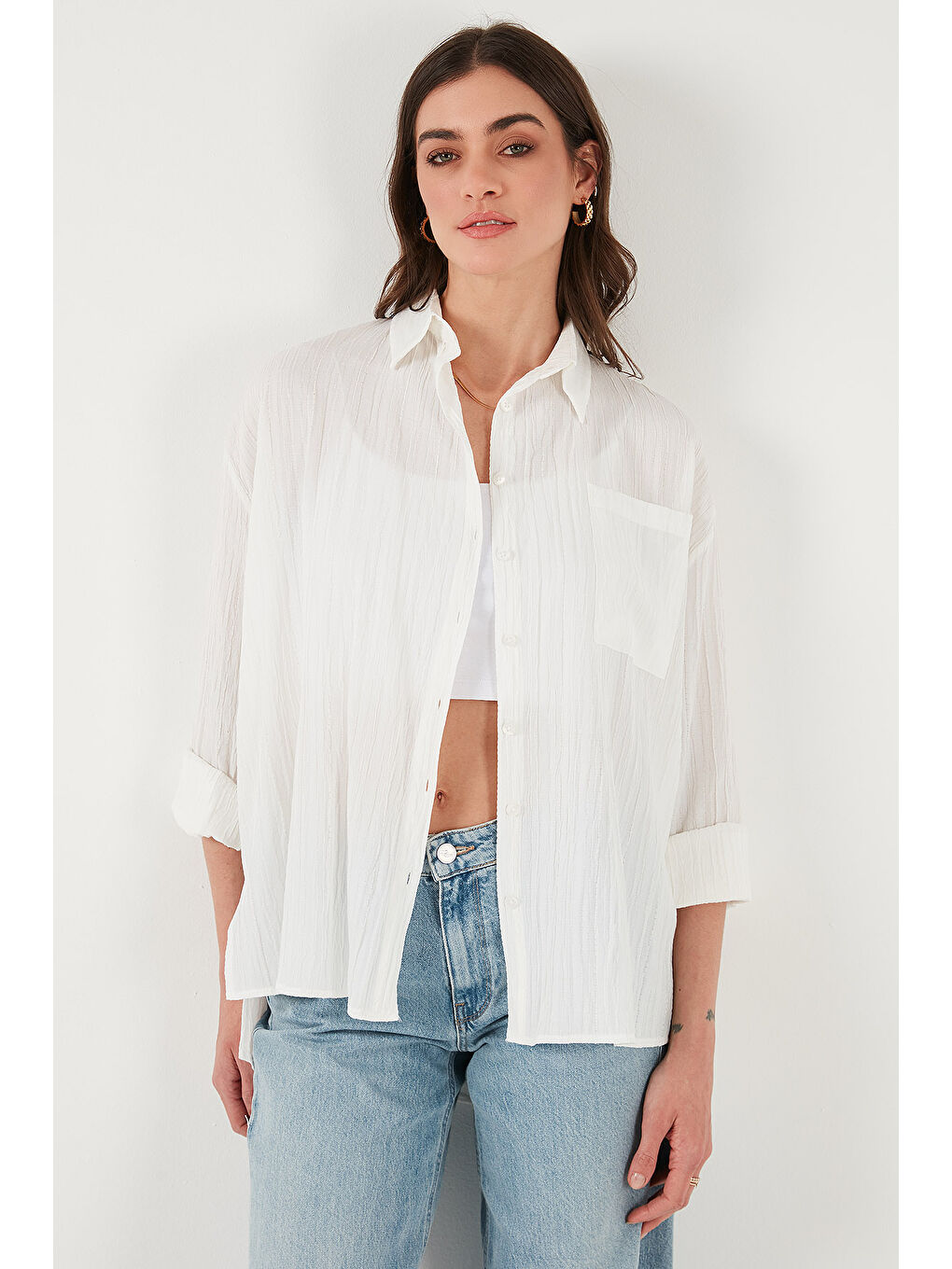 Beyaz Regular Fit Tek Cepli Önü Kısa Arkası Uzun Krinkıl Kadın Gömlek 6772752-5