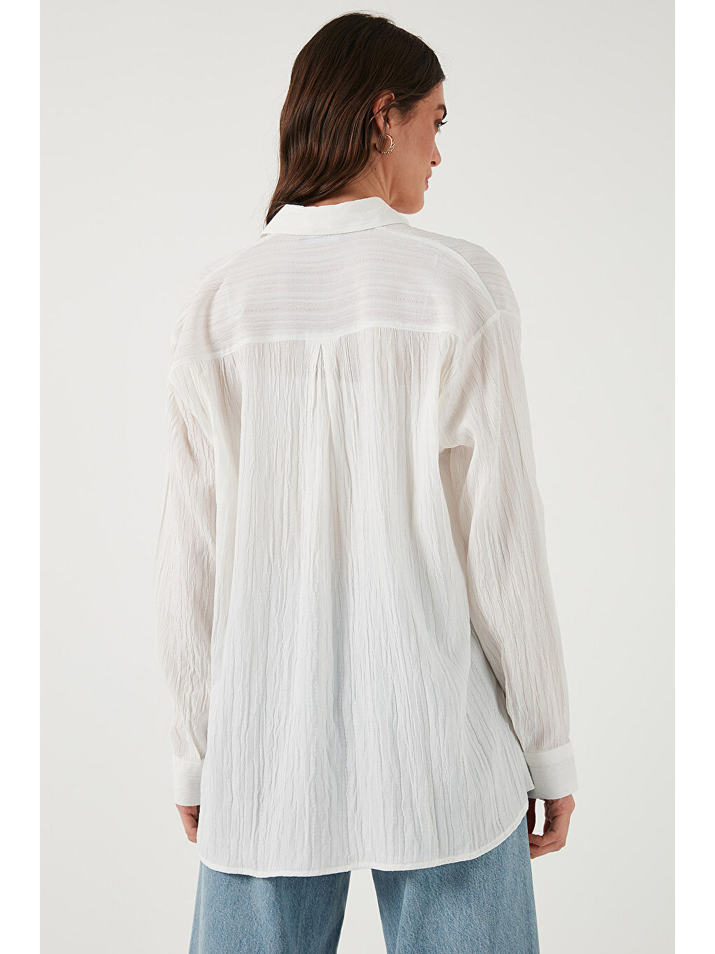 Beyaz Regular Fit Tek Cepli Önü Kısa Arkası Uzun Krinkıl Kadın Gömlek 6772752-6