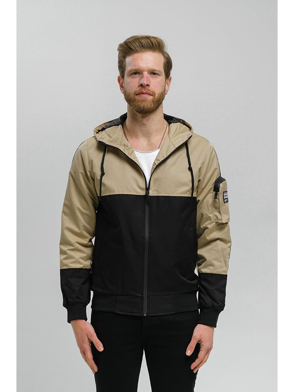 Bej Cebi Çanta Detaylı Suya Dayanıklı Dar Kesim Erkek Mevsimlik Yağmurluk