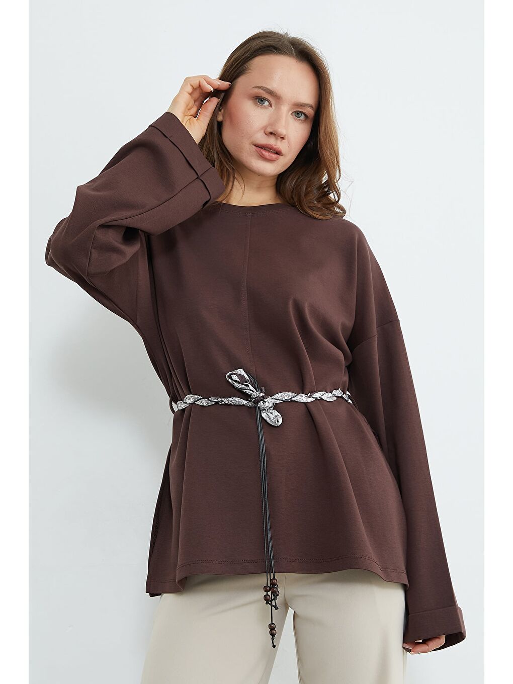 Kahverengi Kemerli Yırtmaçlı Geniş Kol Tunik
