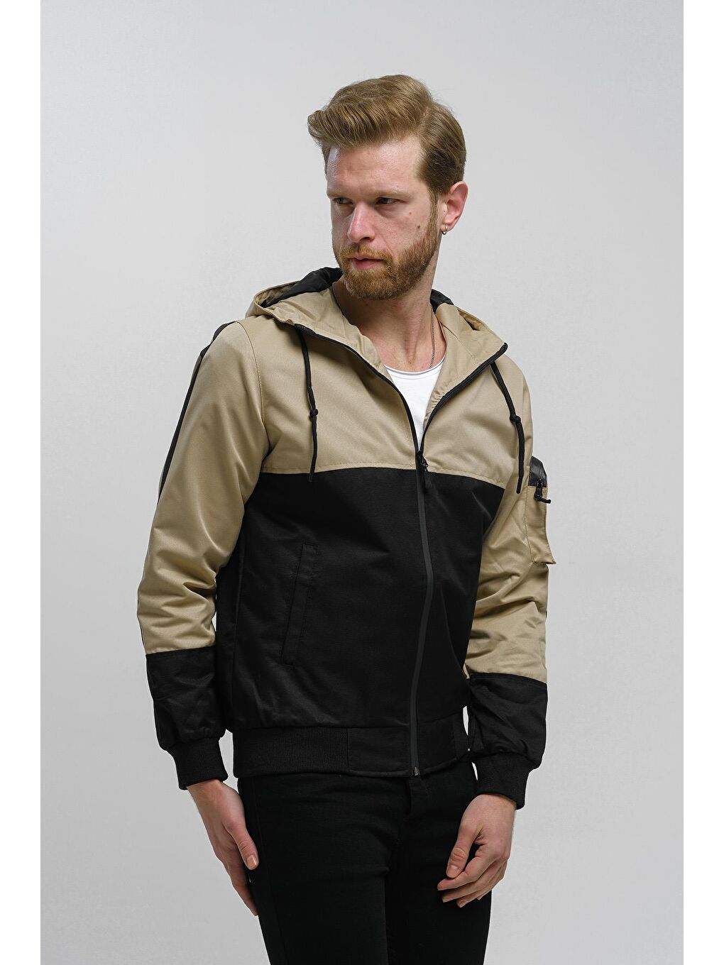 Bej Cebi Çanta Detaylı Suya Dayanıklı Dar Kesim Erkek Mevsimlik Yağmurluk-1