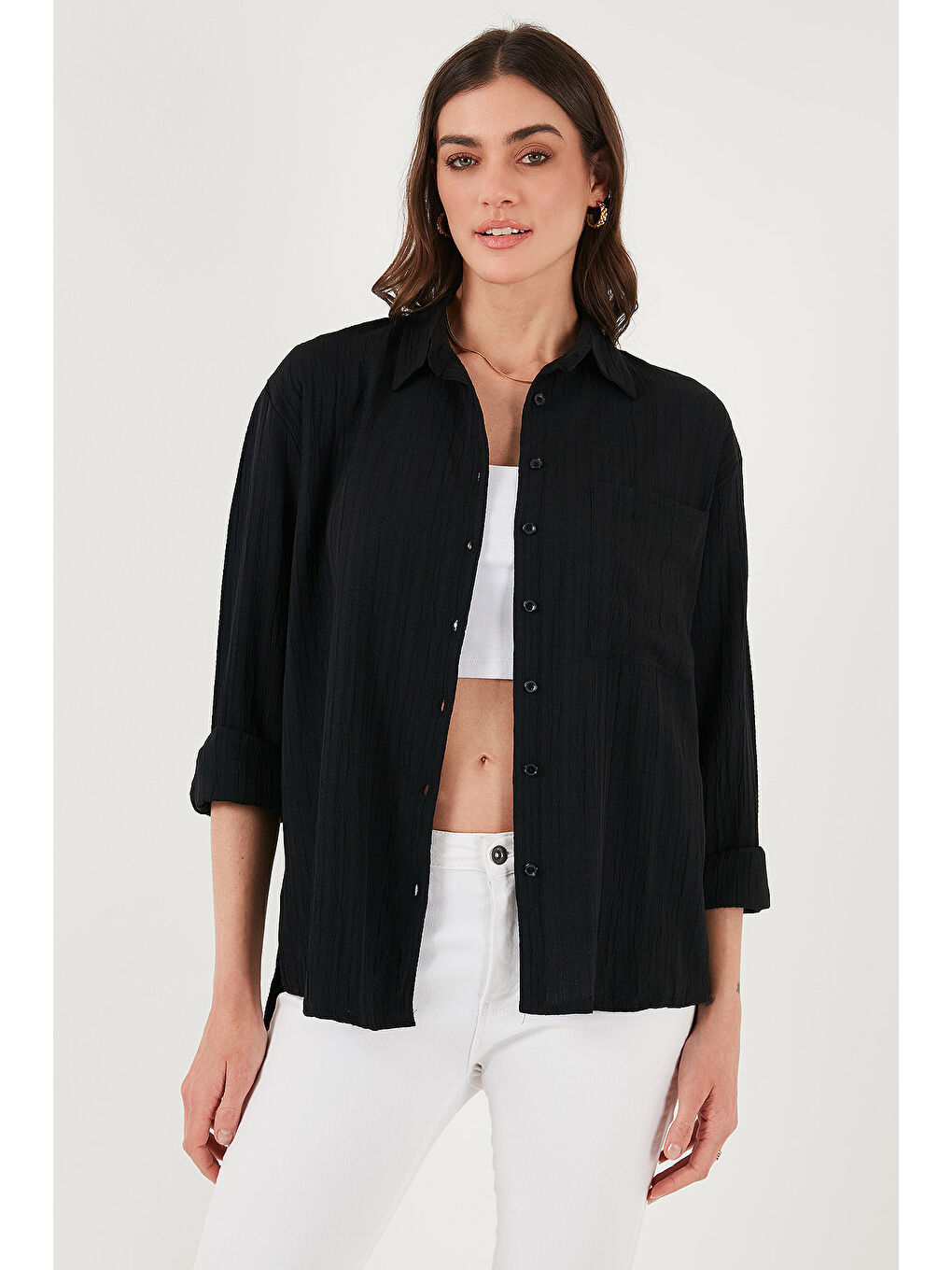 Siyah Regular Fit Tek Cepli Önü Kısa Arkası Uzun Krinkıl Kadın Gömlek 6772752-2