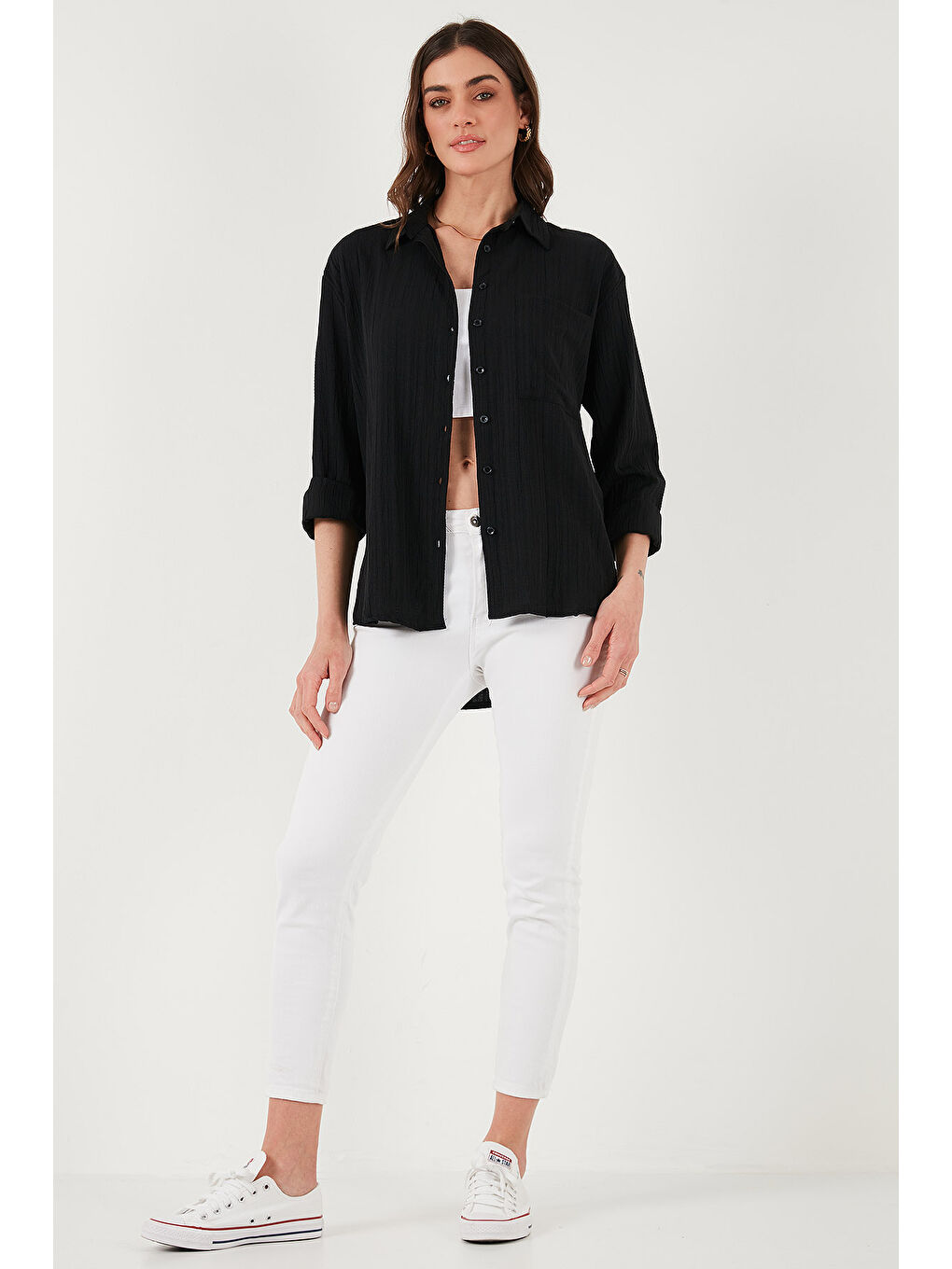 Siyah Regular Fit Tek Cepli Önü Kısa Arkası Uzun Krinkıl Kadın Gömlek 6772752-3