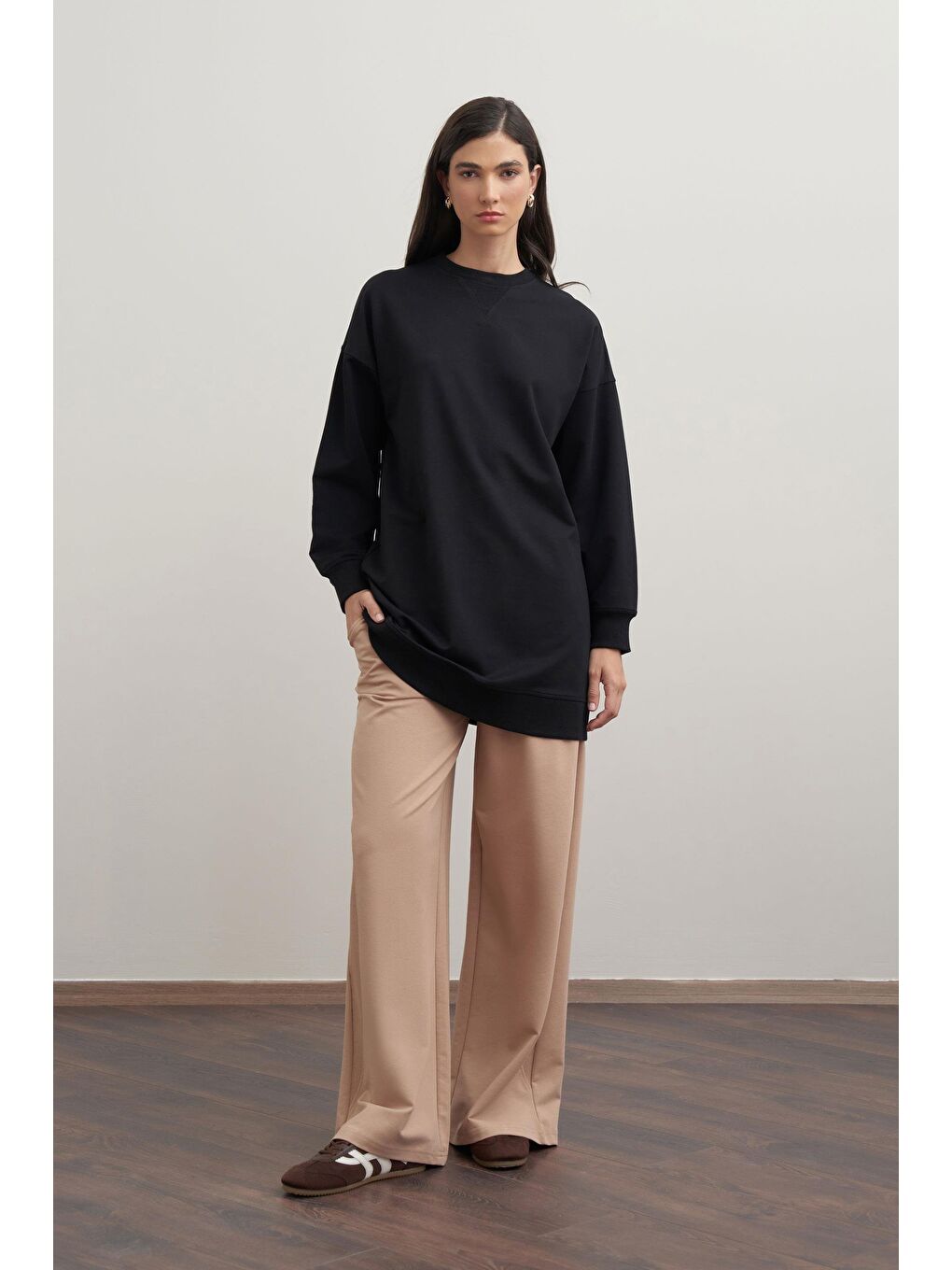 Siyah-Pamuklu Kaşkorse Detaylı Sweatshirt-1