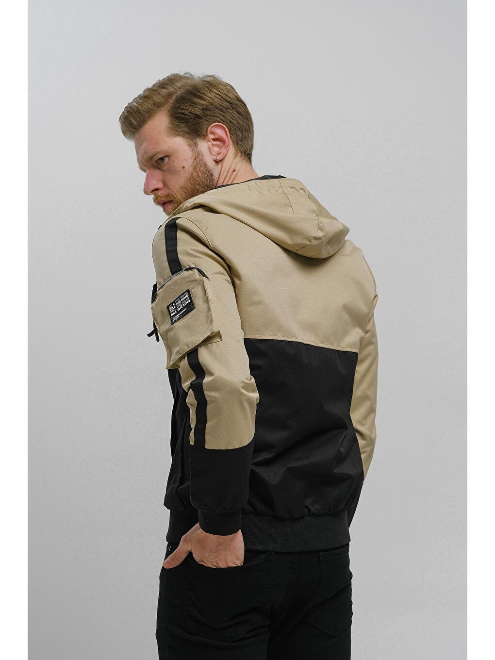 Bej Cebi Çanta Detaylı Suya Dayanıklı Dar Kesim Erkek Mevsimlik Yağmurluk-2