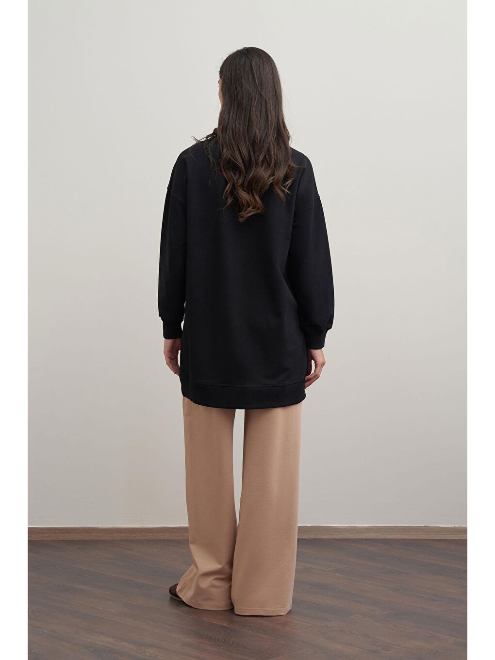 Siyah-Pamuklu Kaşkorse Detaylı Sweatshirt-3