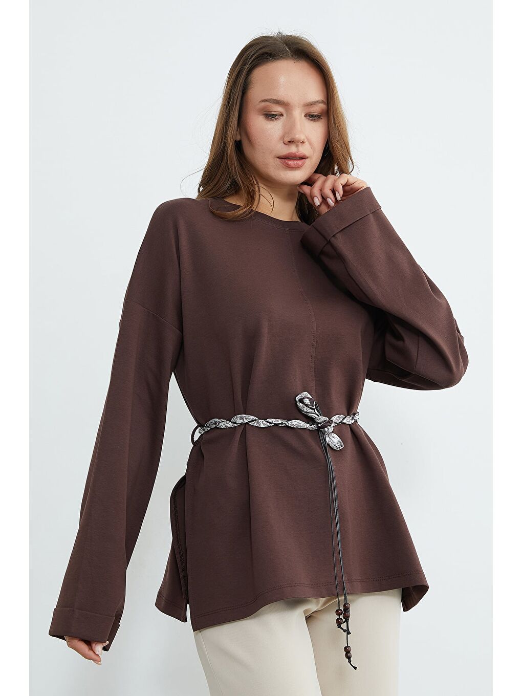 Kahverengi Kemerli Yırtmaçlı Geniş Kol Tunik-2