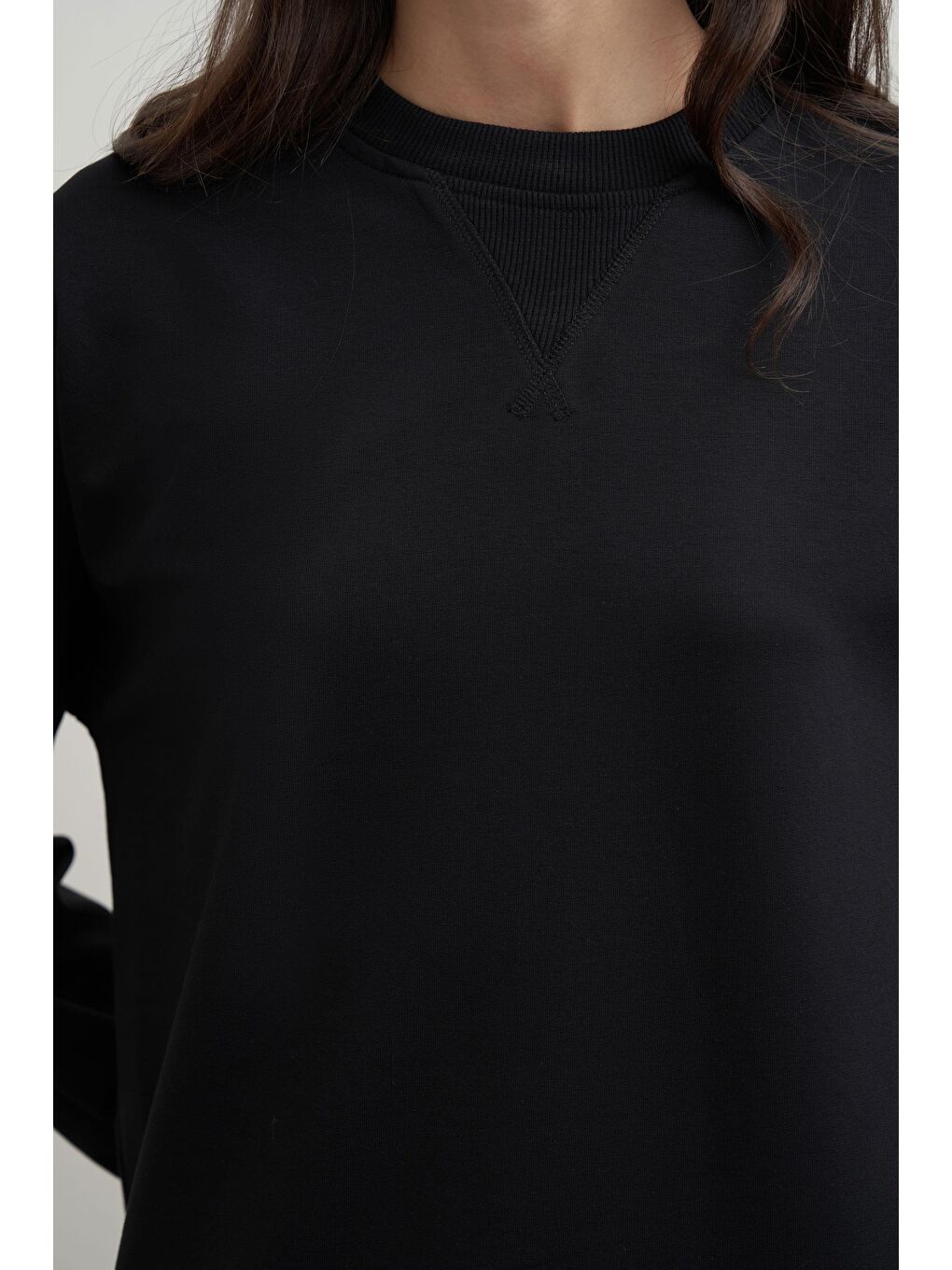 Siyah-Pamuklu Kaşkorse Detaylı Sweatshirt-4