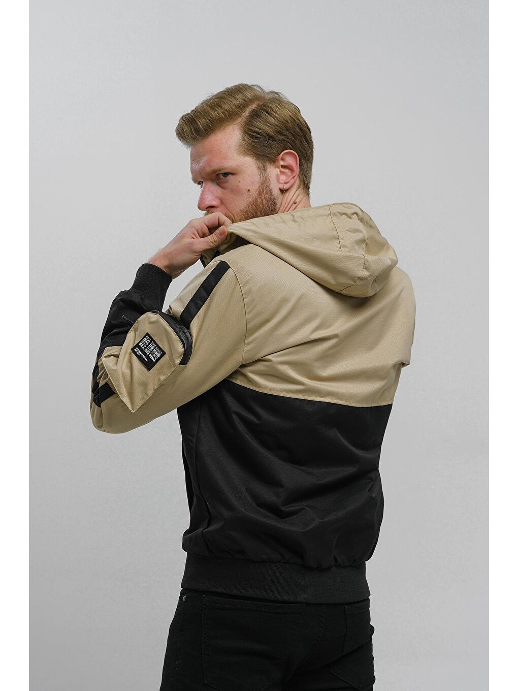 Bej Cebi Çanta Detaylı Suya Dayanıklı Dar Kesim Erkek Mevsimlik Yağmurluk-3