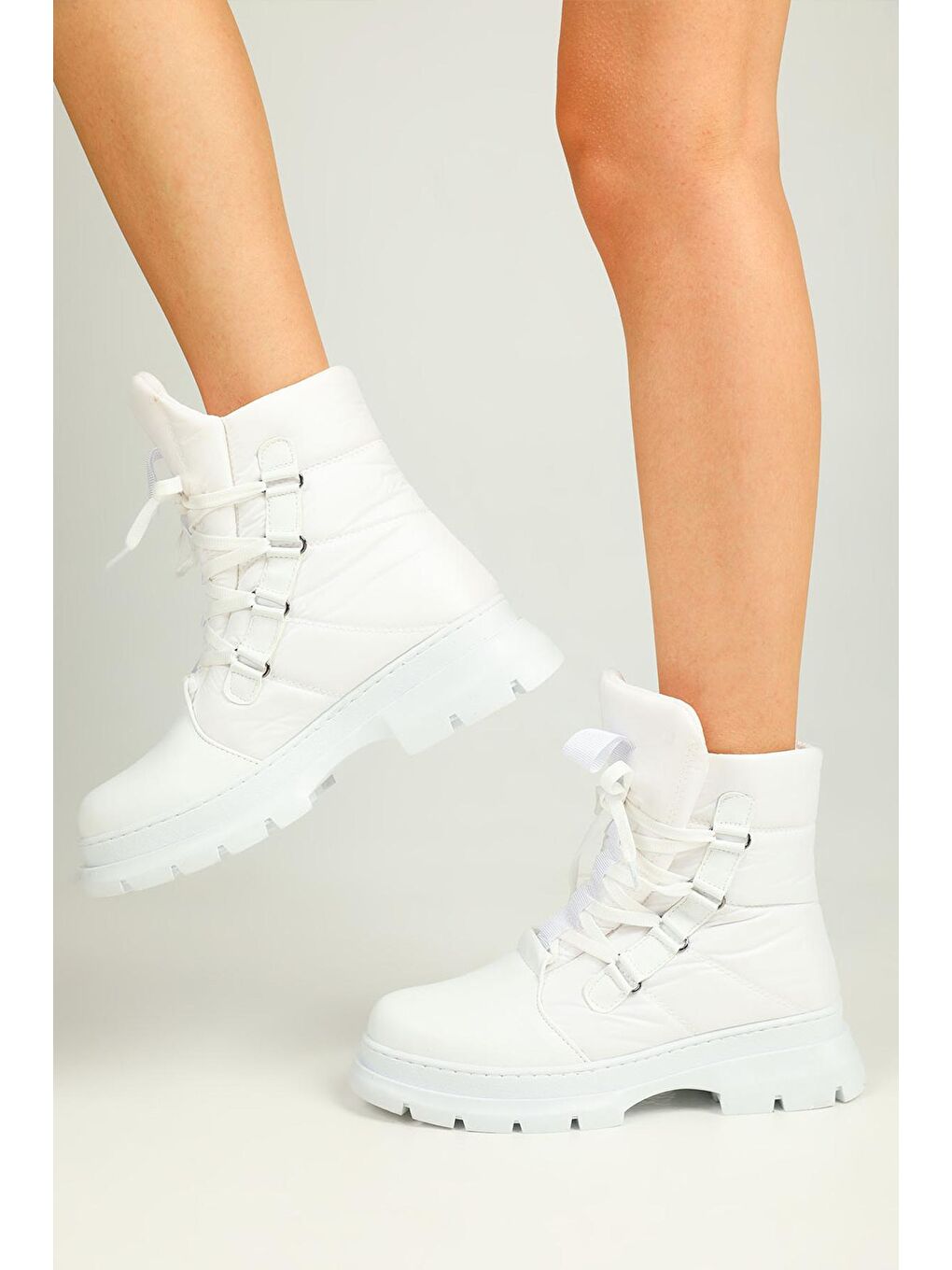 Beyaz Kadın Bağcıklı Paraşüt Bot-1