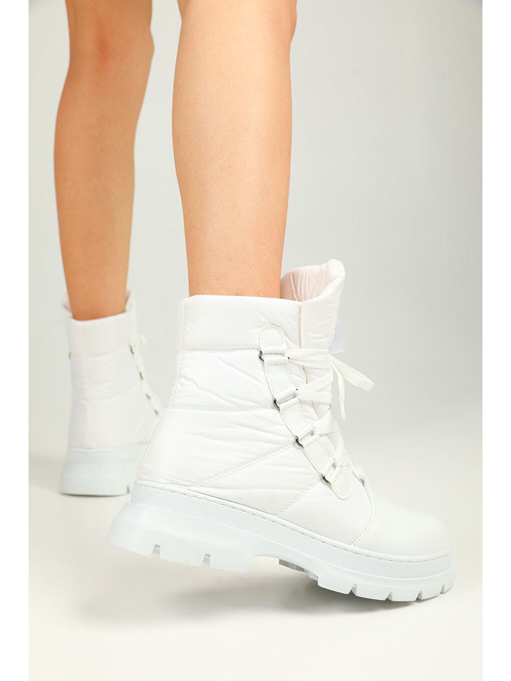 Beyaz Kadın Bağcıklı Paraşüt Bot-3