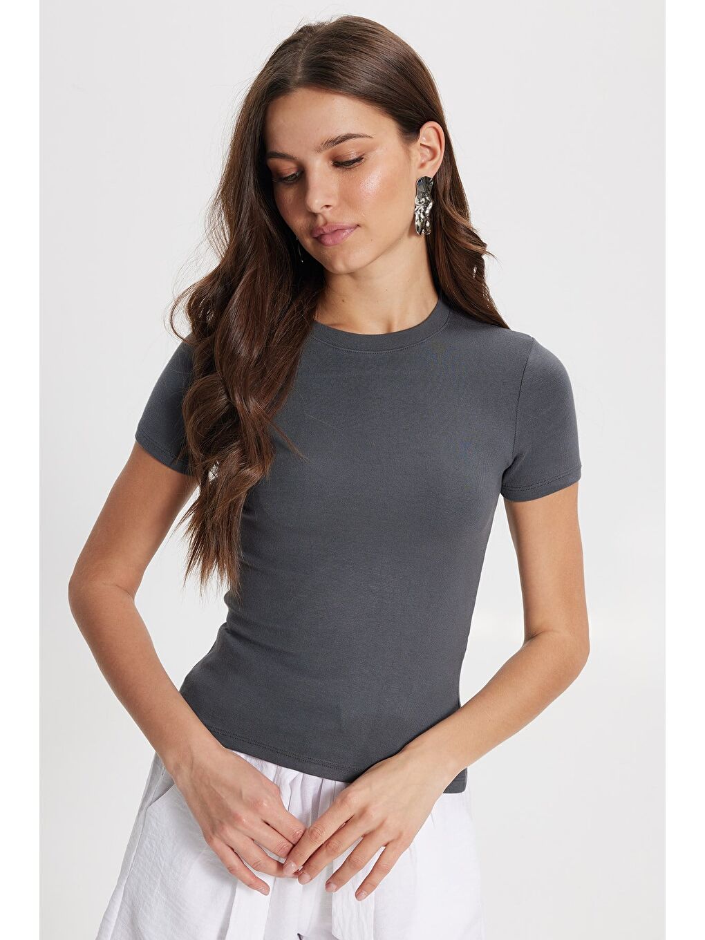 Kadın Slim Fit Dar Kesim Pamuklu Kısa Kollu Bisiklet Yaka Gri Tişört