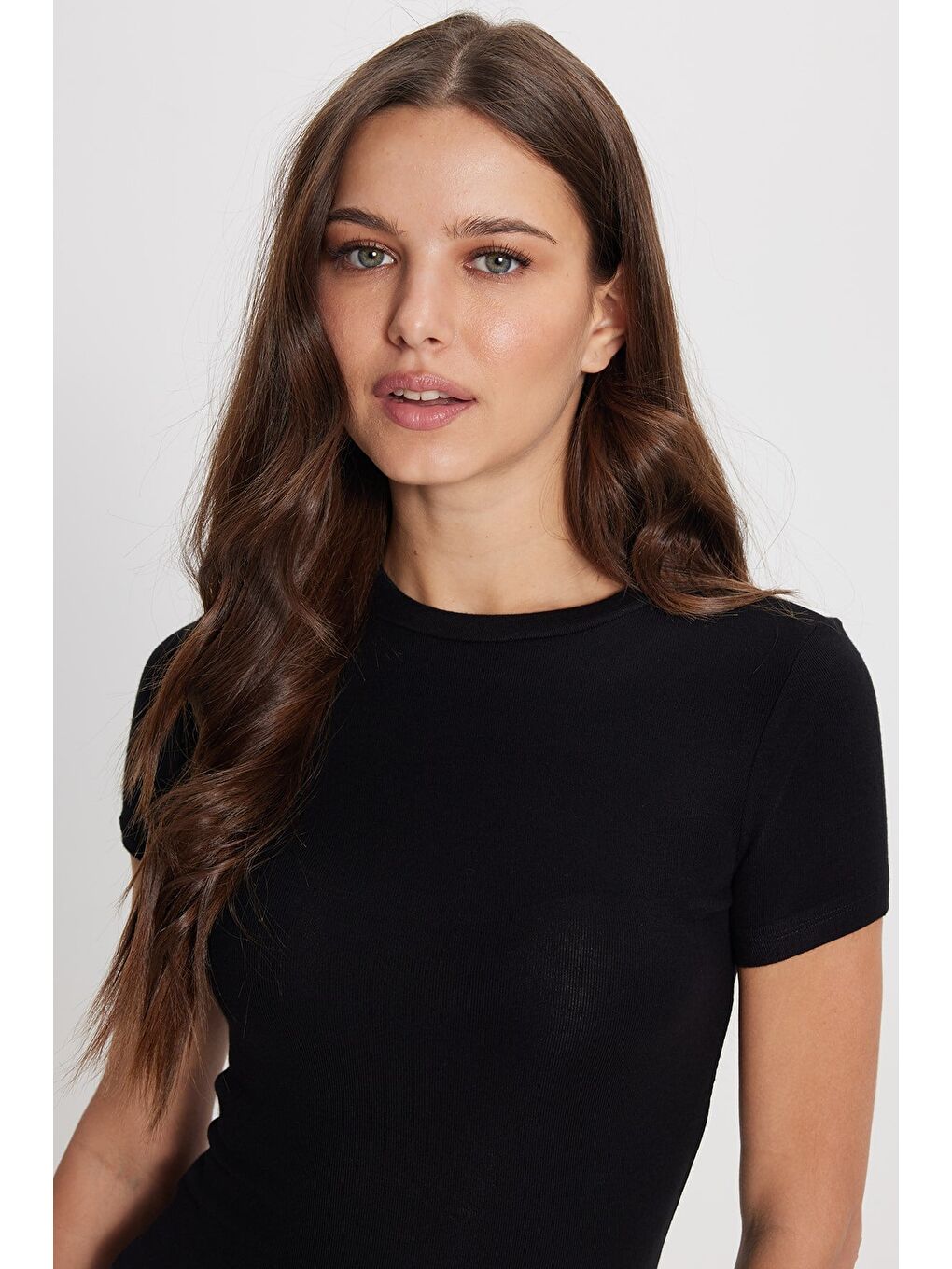 Kadın Slim Fit Dar Kesim Pamuklu Kısa Kollu Bisiklet Yaka Siyah Tişört-2