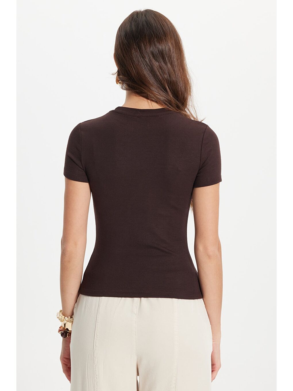 Kadın Slim Fit Dar Kesim Pamuklu Kısa Kollu Bisiklet Yaka Kahverengi Tişört-4