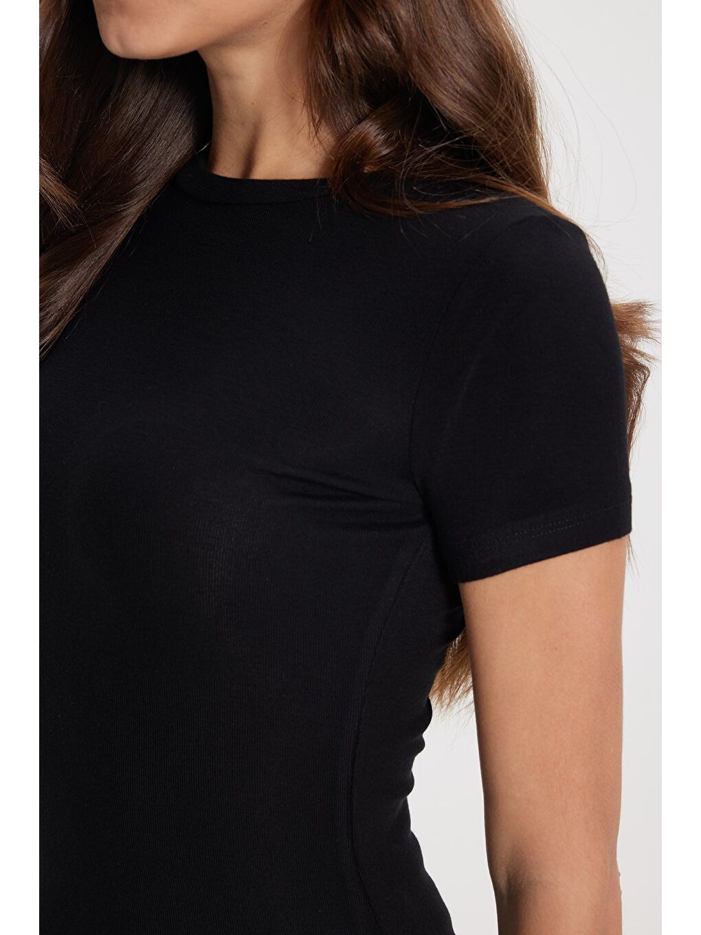 Kadın Slim Fit Dar Kesim Pamuklu Kısa Kollu Bisiklet Yaka Siyah Tişört-3