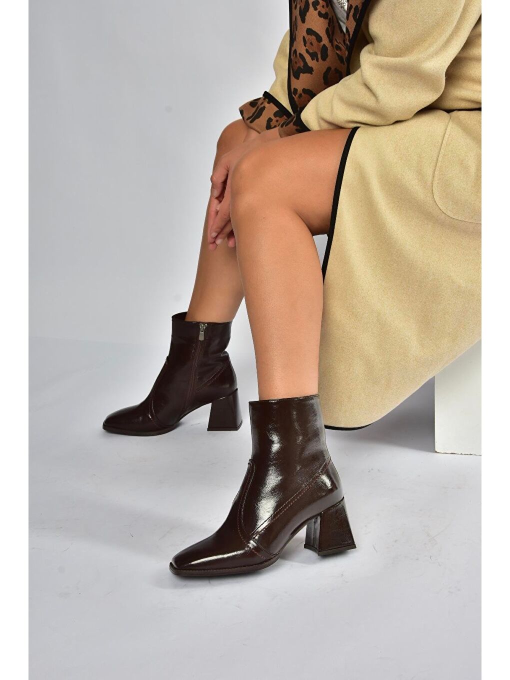 Kahverengi Kadın Bot V848256460