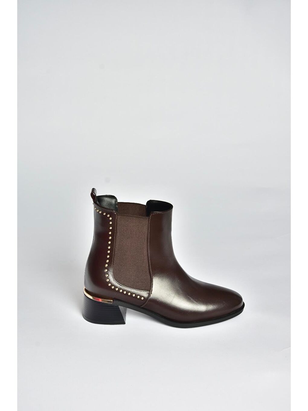 Kahverengi Kadın Bot V518978209-5
