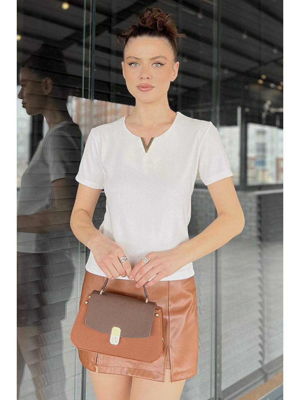 Beyaz Kadın Gold Toka Detaylı Kendinden Çizgi Desenli Bluz-1