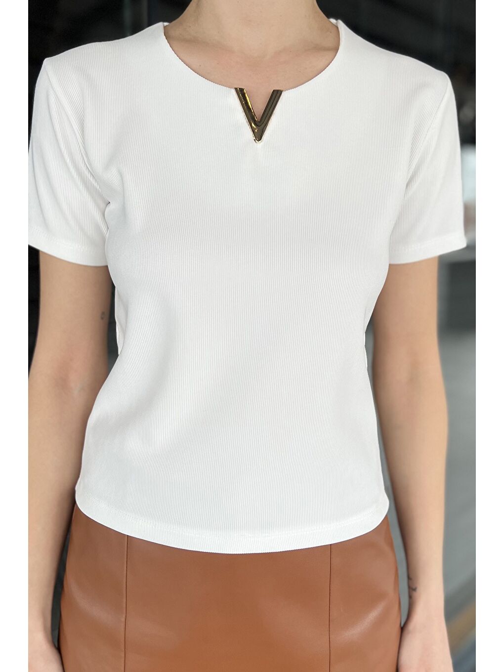 Beyaz Kadın Gold Toka Detaylı Kendinden Çizgi Desenli Bluz-2