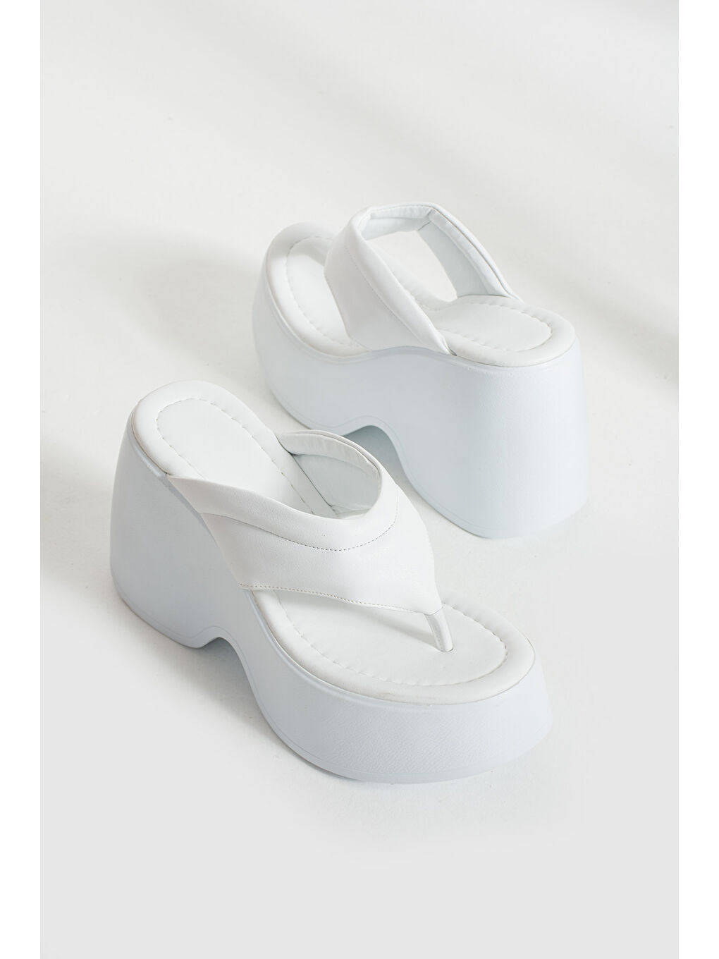 Beyaz Kadın Ortopedik Yüksek Tabanlı Parmak Arası Terlik (9,5Cm)-2