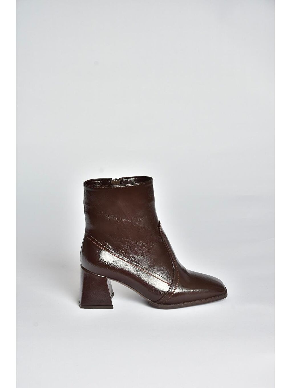 Kahverengi Kadın Bot V848256460-5
