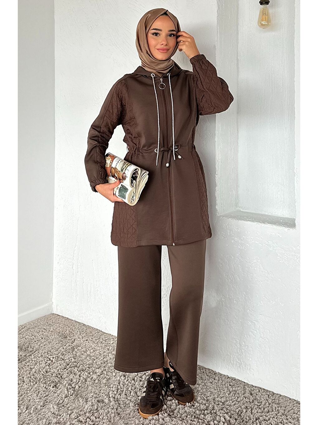 Bej Yan Kapitone Detaylı Kapüşonlu Tesettür Tunik Pantolon İkili Takım
