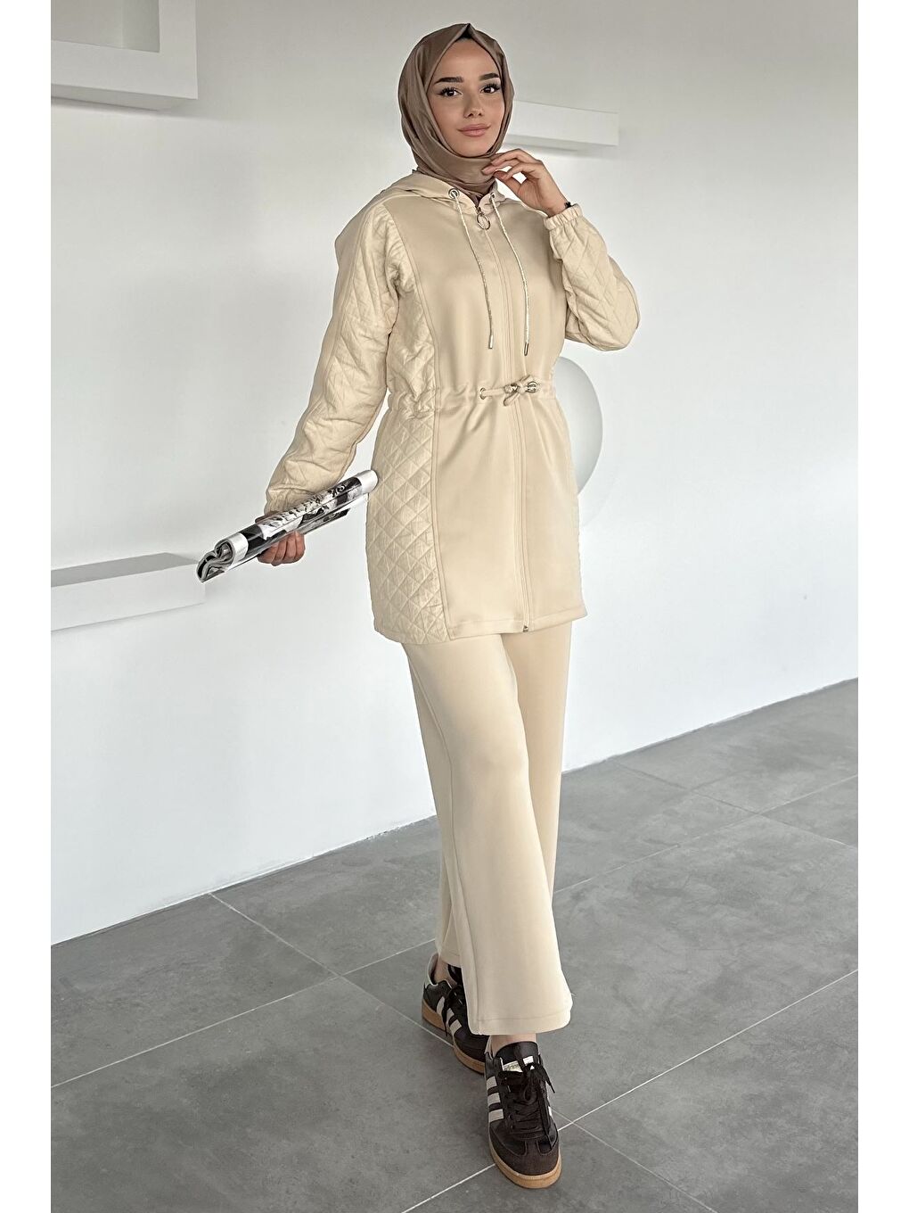 Bej Yan Kapitone Detaylı Kapüşonlu Tesettür Tunik Pantolon İkili Takım-3