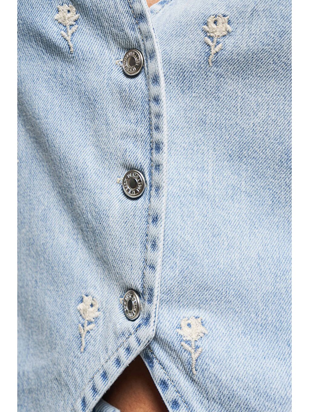 Mavi Kadın Jean Rengi 3s5-3 Çiçek Nakışlı Önü Düğmeli Sıfır Kol Tasarım Denim Yelek-1