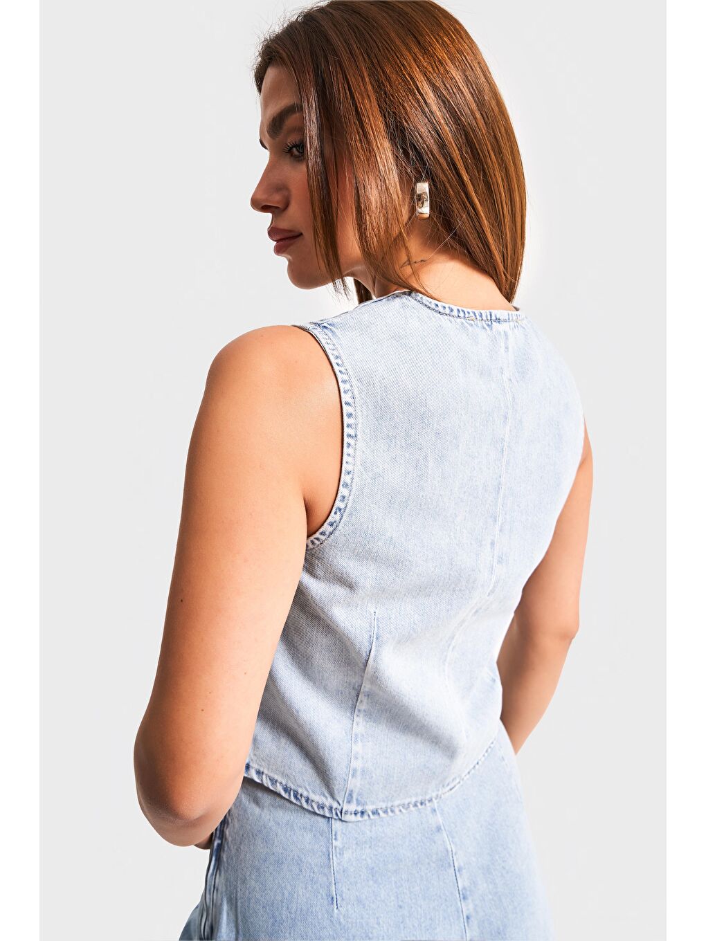 Mavi Kadın Jean Rengi 3s5-3 Çiçek Nakışlı Önü Düğmeli Sıfır Kol Tasarım Denim Yelek-3