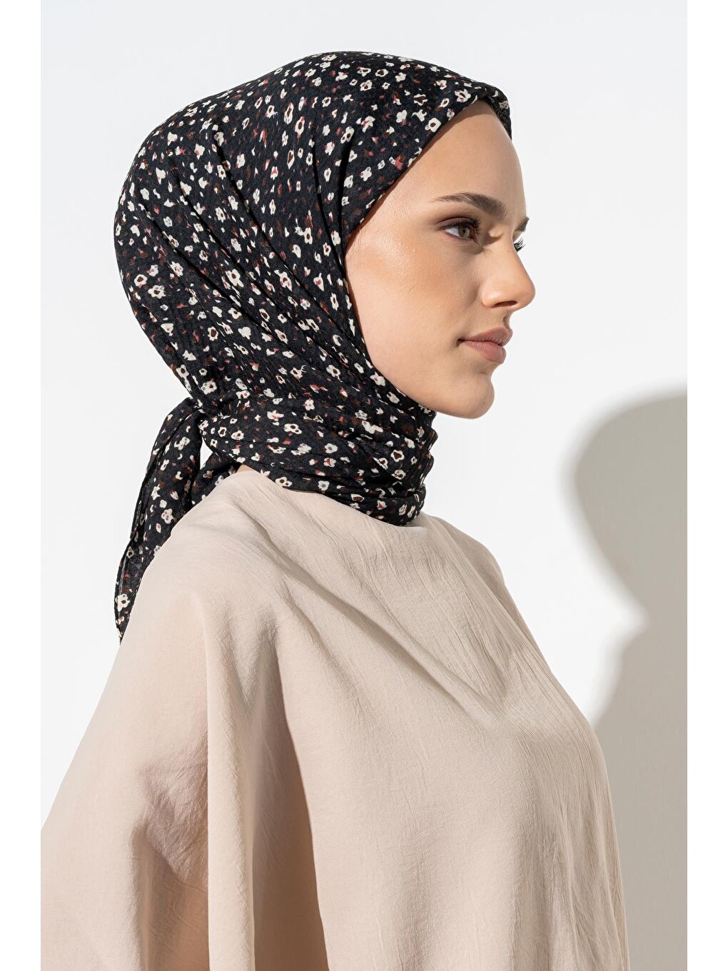 Siyah Kadın Tesettür Kırışmaz Bürümcük Eşarp-4