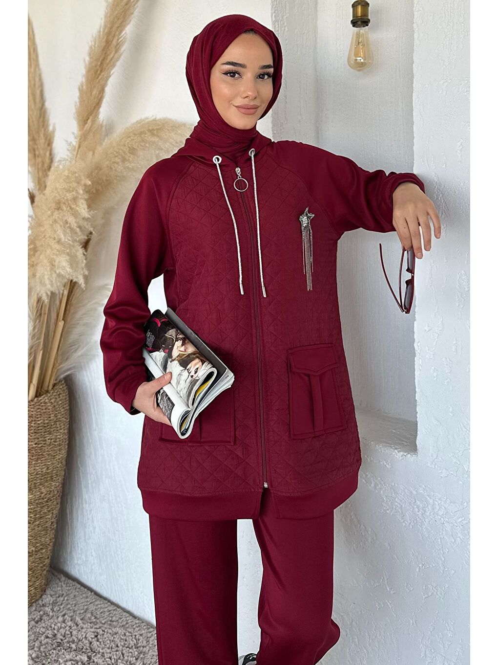 Bordo Kapitoneli Broş Detaylı Kapüşonlu Tesettür Tunik Bel Lastikli Pantolon İkili Takım-3