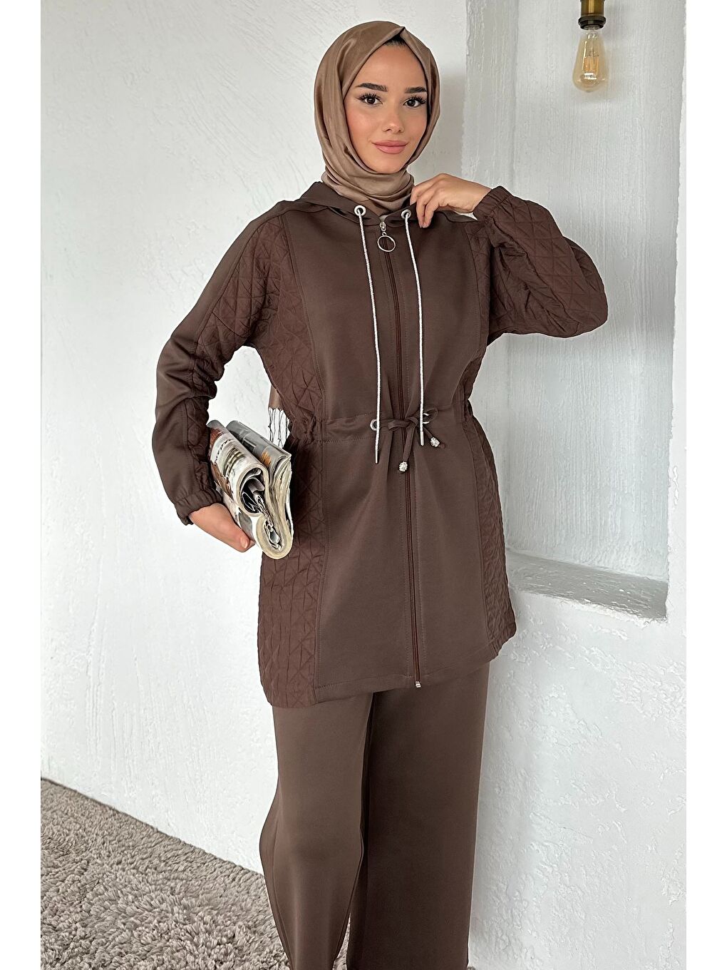 Bej Yan Kapitone Detaylı Kapüşonlu Tesettür Tunik Pantolon İkili Takım-5