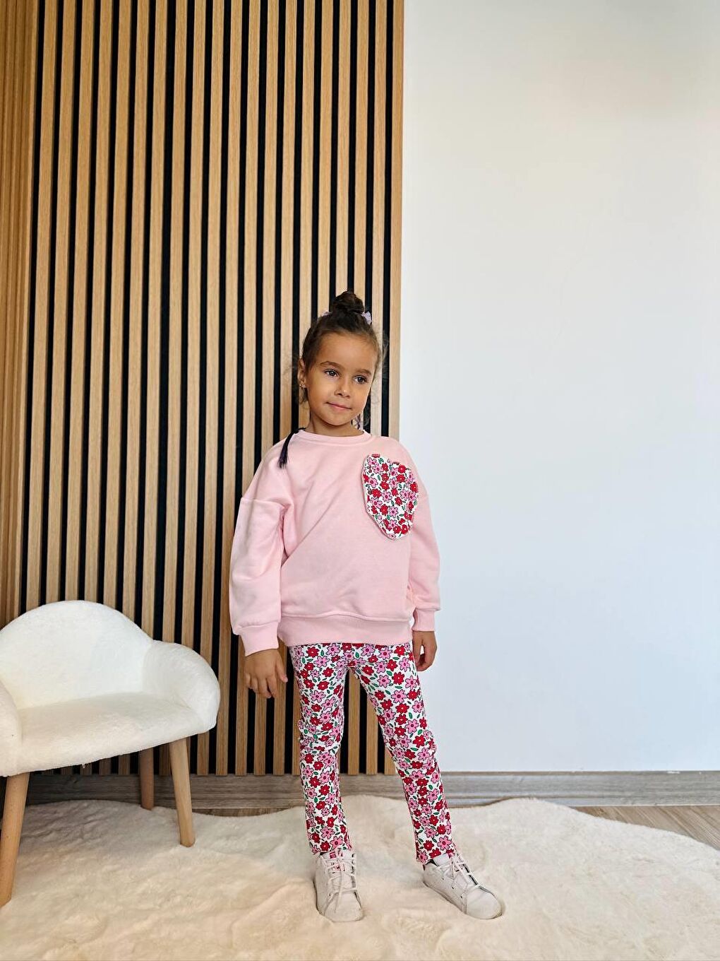 Kız Çocuk Pamuklu Pembe Kalp Desenli Sweatshirt Ve Çiçekli Tayt Takım-2
