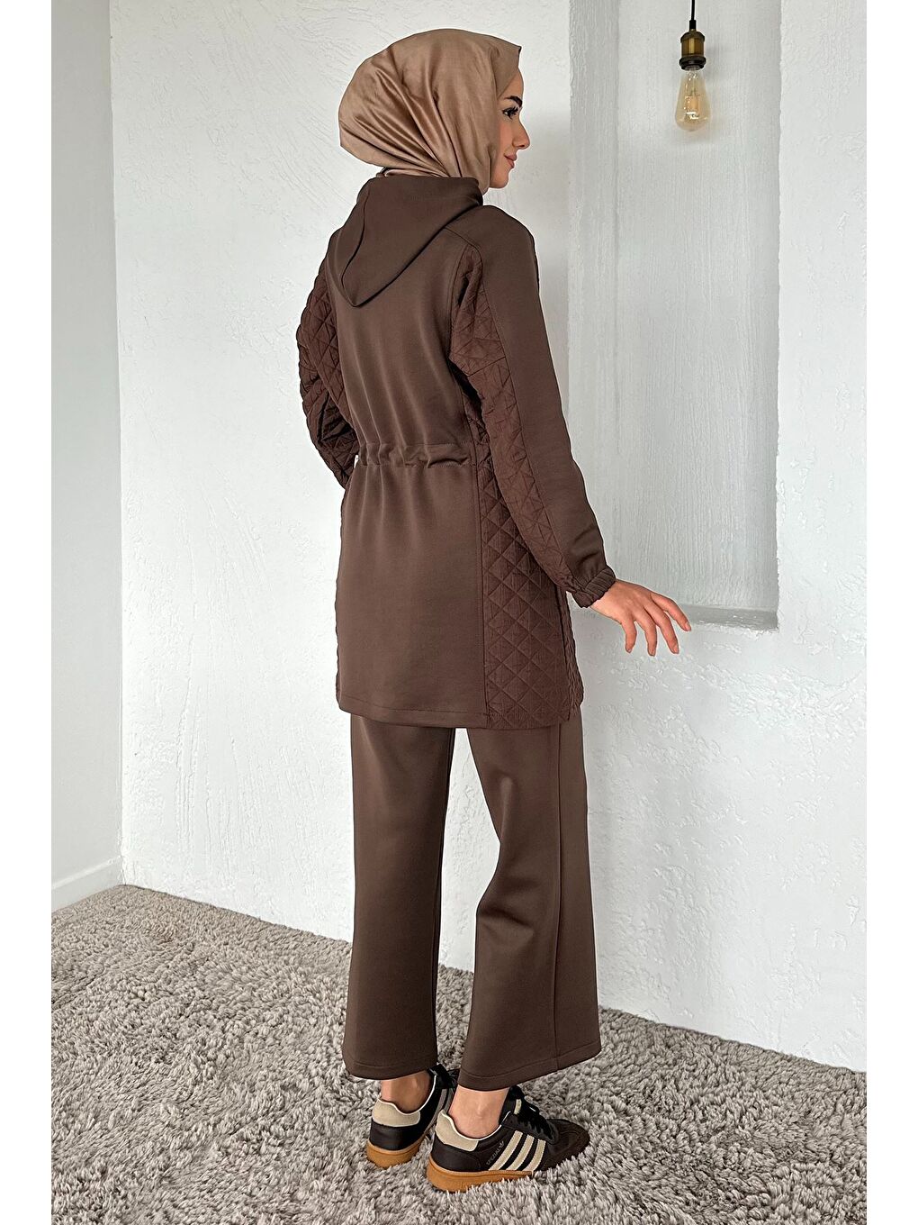 Bej Yan Kapitone Detaylı Kapüşonlu Tesettür Tunik Pantolon İkili Takım-9