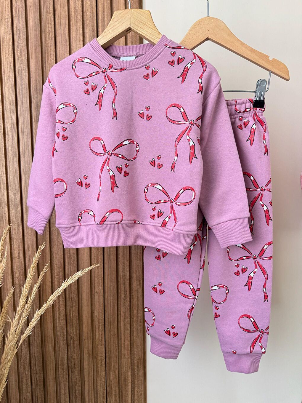 Kız Çocuk Pamuklu Pembe Kurdele Desenli Eşofman Takımı - Kalpli Desenli Sweat Ve Alt-1