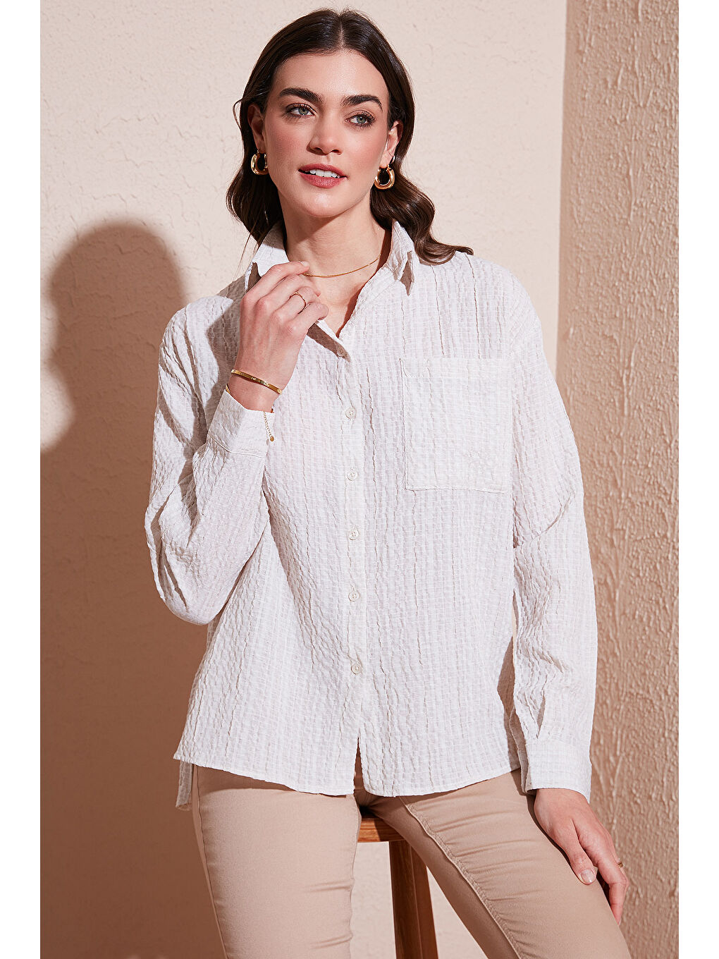 Bej Regular Fit Tek Cepli Önü Kısa Arkası Uzun Krinkıl Kadın Gömlek 6772752