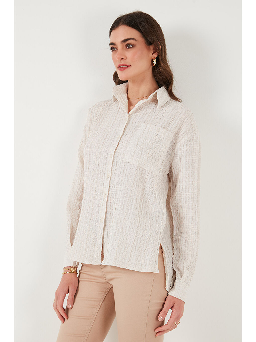 Bej Regular Fit Tek Cepli Önü Kısa Arkası Uzun Krinkıl Kadın Gömlek 6772752-3