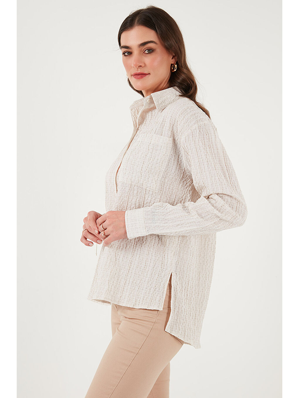 Bej Regular Fit Tek Cepli Önü Kısa Arkası Uzun Krinkıl Kadın Gömlek 6772752-4