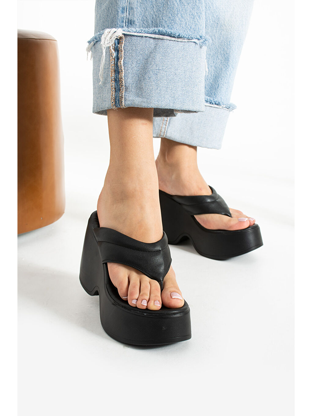 Siyah Kadın Ortopedik Yüksek Tabanlı Parmak Arası Terlik (9,5Cm)-1